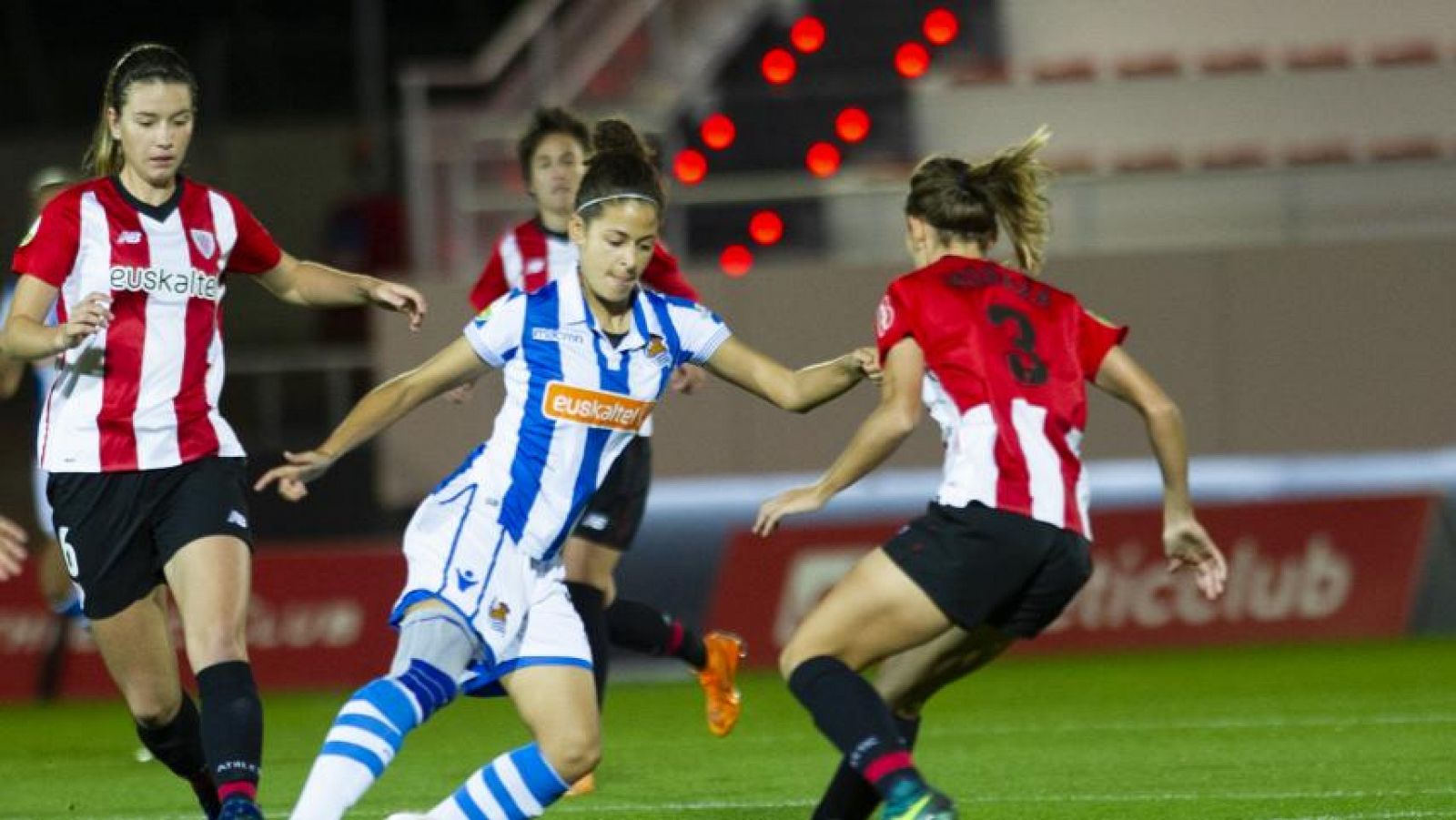 Imagen de archivo de un partido entre el Athletic y la Real Sociedad