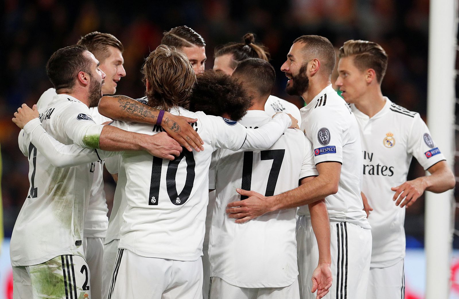 Los jugadores del Real Madrid celebran el gol de Lucas Vázquez en Roma.