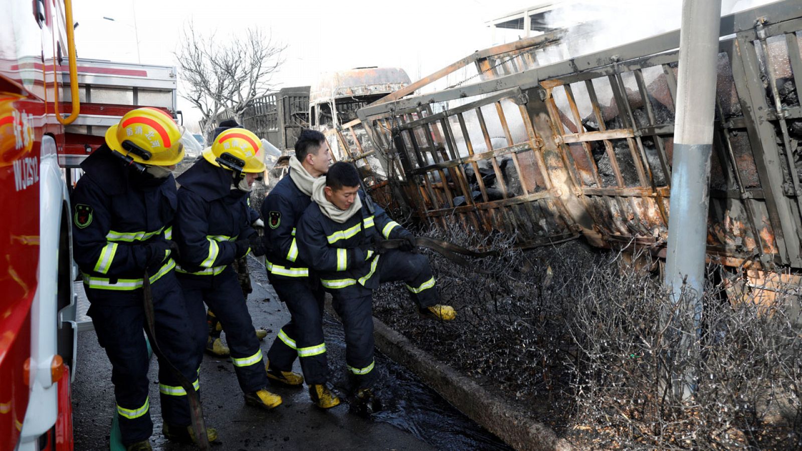 Al menos 22 muertos en una explosión junto a una planta química en China