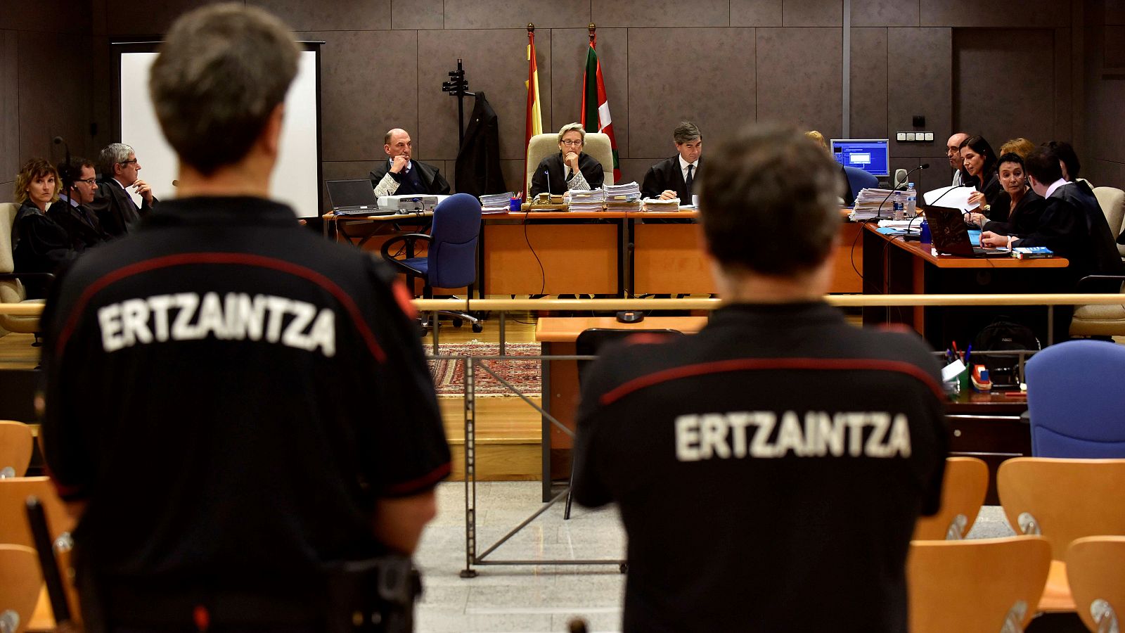 Imagen de la cuarta sesión del juicio contra seis agentes de la Ertzaintza por la muerte de Iñigo Cabacas.