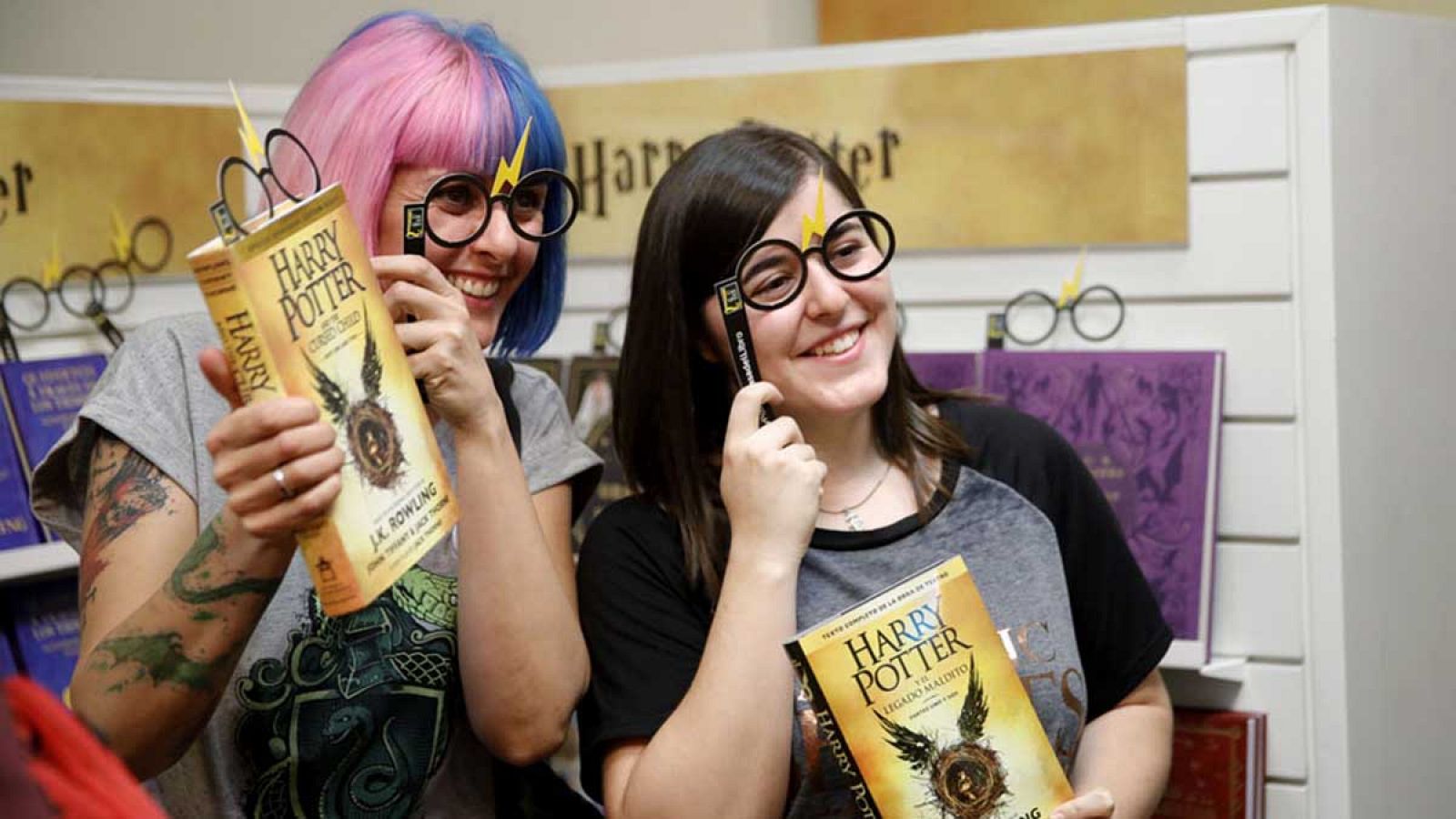 Imagen de archivo de fans de Harry Potter en una librería