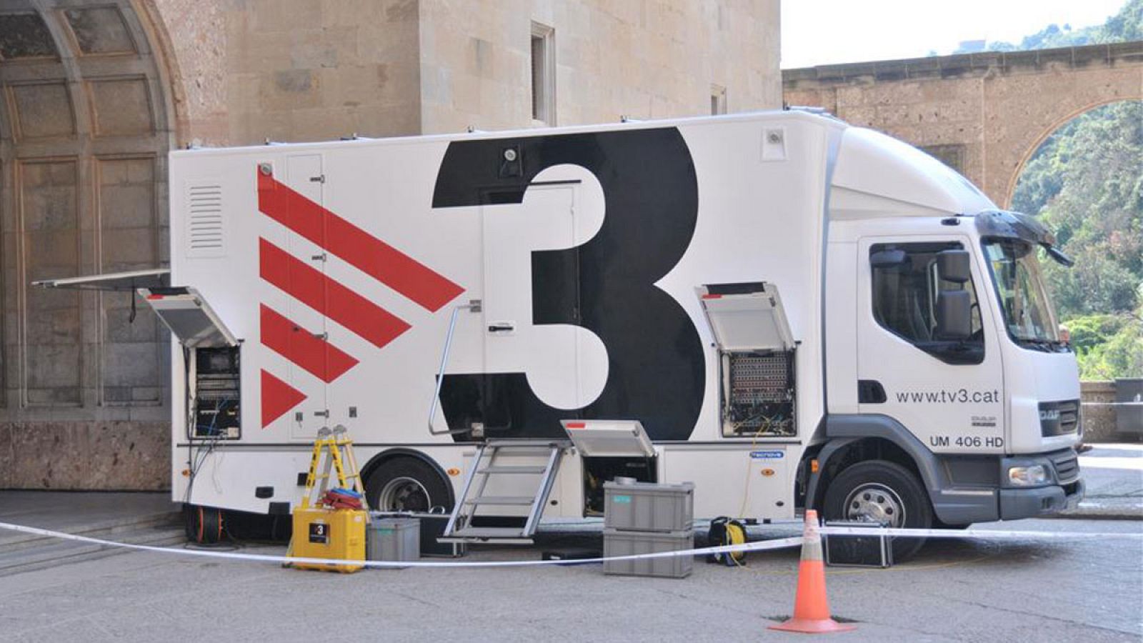 Imagen de archivo de una unidad móvil de TV3 y Catalunya Ràdio.