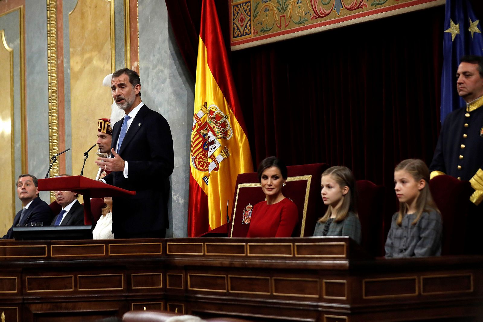 Felipe VI reivindica la figura de su padre y la concordia que significa la Constitución