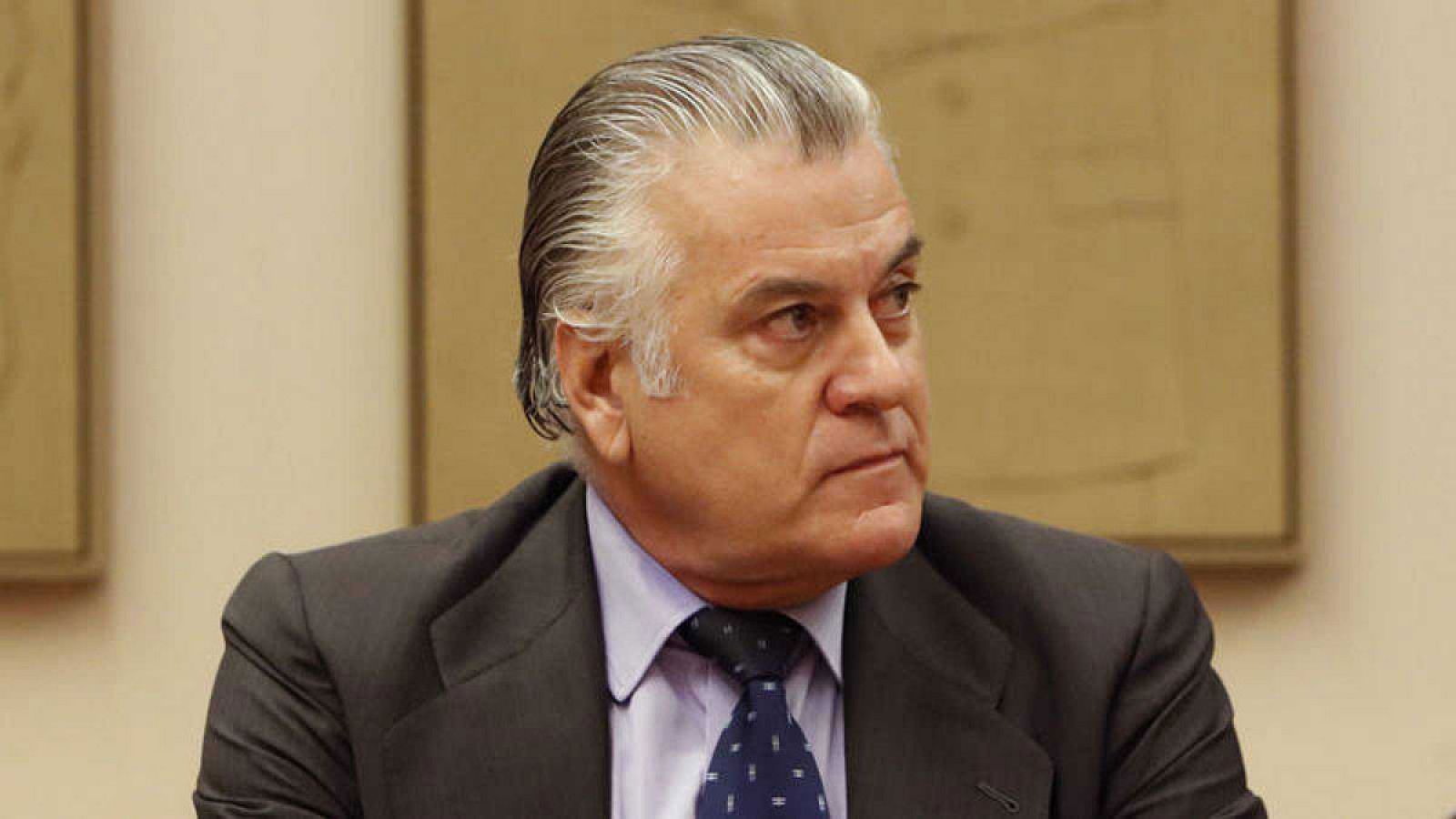El extesorero del PP Luis Bárcenas durante su comparecencia en la comisión de investigación de la supuesta financiación ilegal del PP