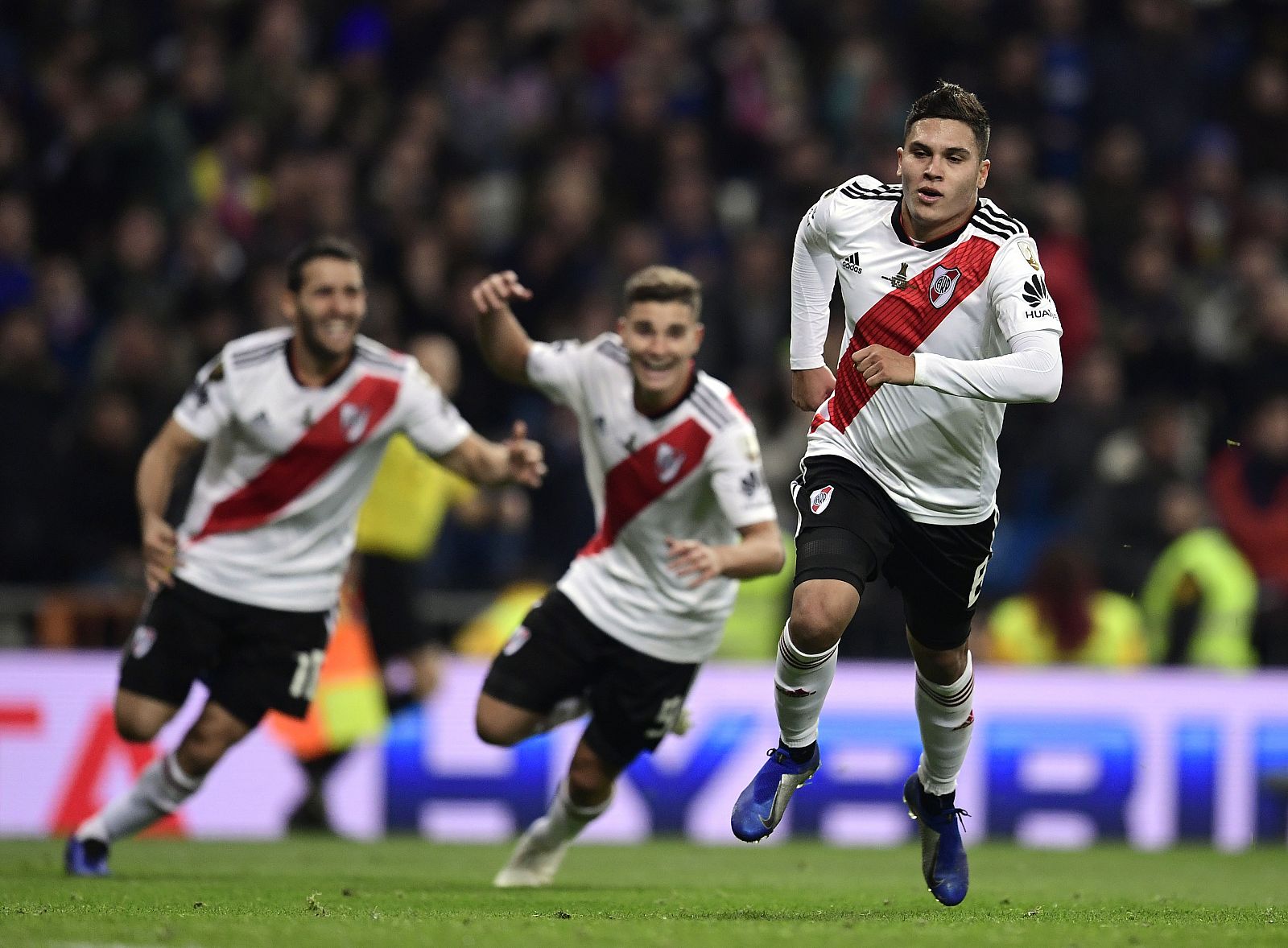 Juan Fernando Quintero celebra el segundo gol de la final.