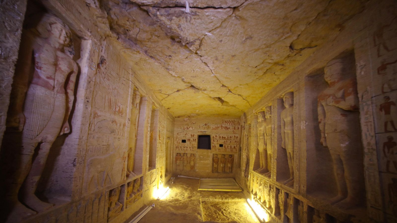 Interior de la tumba descubierta en Saqara