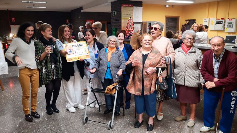 Lotera de Navidad - Fiesta en la residencia de Villaviciosa de Odn, premiada con un quinto