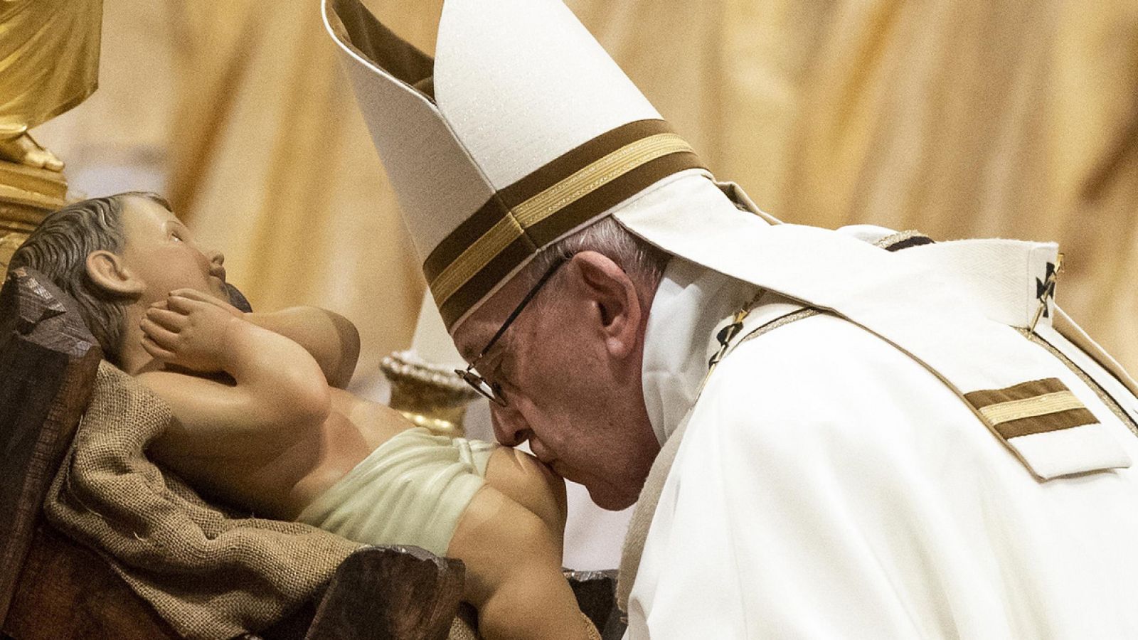 El papa Francisco, durante la Misa del Gallo en la basílica de San Pedro. EFE/EPA/CLAUDIO PERI