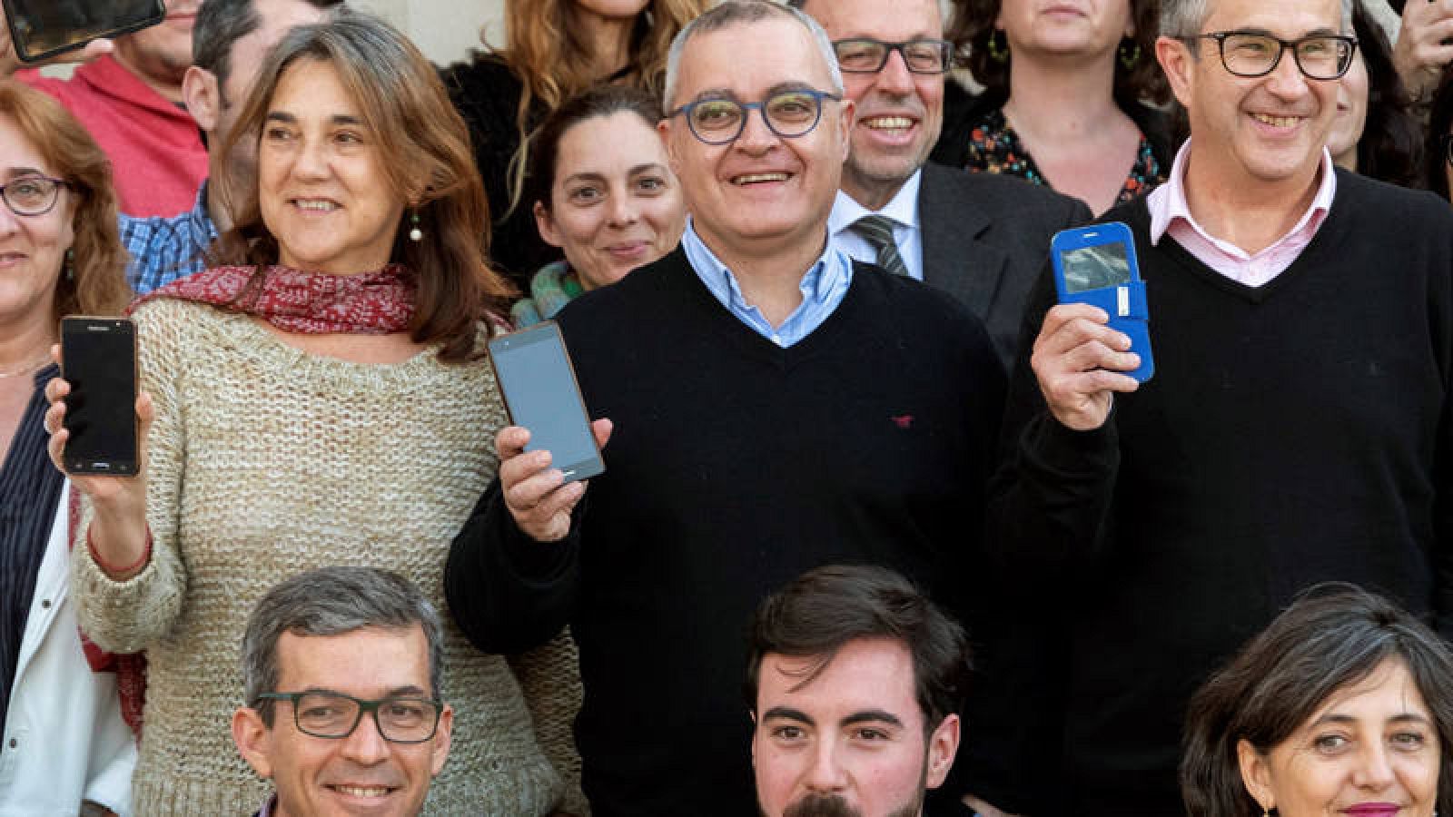 Fotografía de archivo de la concentración a las puertas del Diario de Mallorca o como protesta por la incautación del teléfono móvil de uno de sus redactores, Kiko Mestre.