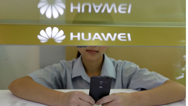 Huawei sanciona a dos empleados por un tuit corporativo enviado desde un iPhone