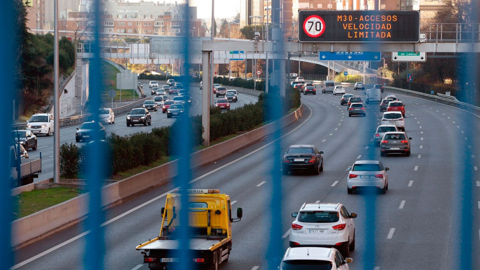 La principal causa de contaminación atmosférica en Madrid es el tráfico.