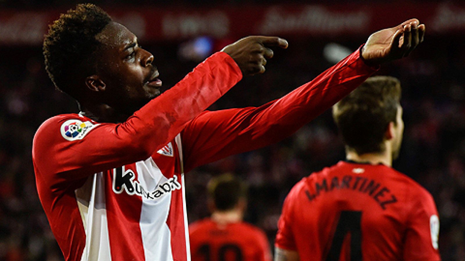 Iñaki Williams celebra el segundo tanto que le marcó al Sevilla.