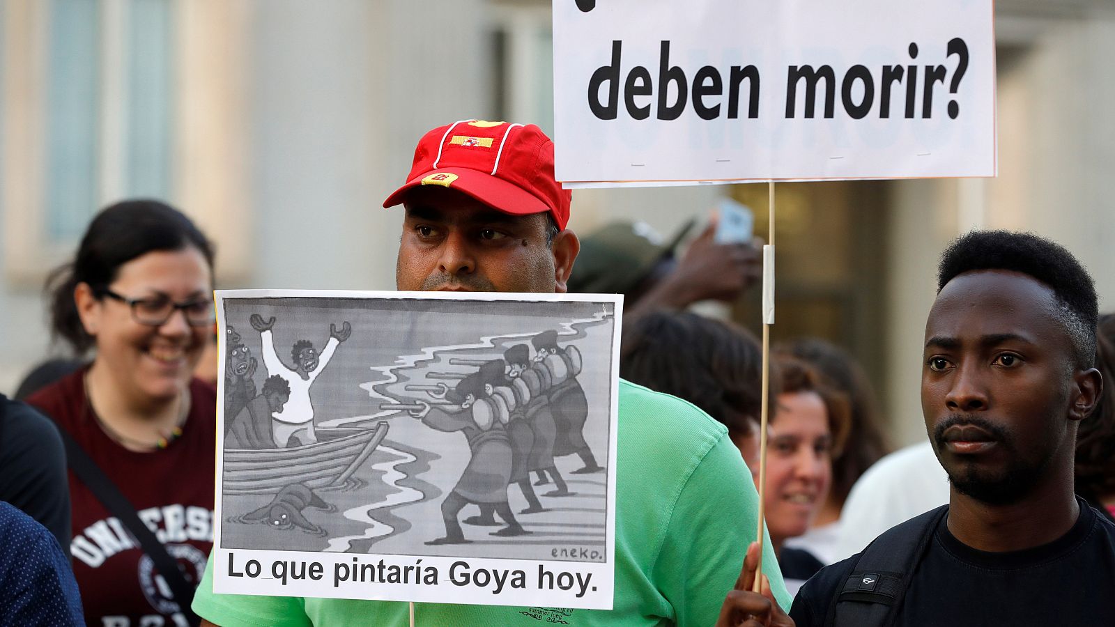 Concentración frente al Congreso de los Diputados en contra de las devoluciones en caliente