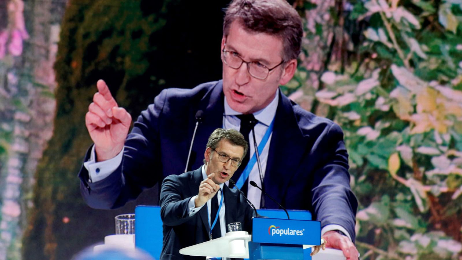 El presidente de la Xunta de Galicia, Alberto Núñez Feijóo, durante su intervención este viernes en la inauguración de la Convención Nacional del PP.