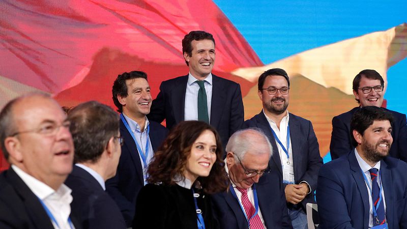 Casado posa junto a candidatos autonómicos del PP