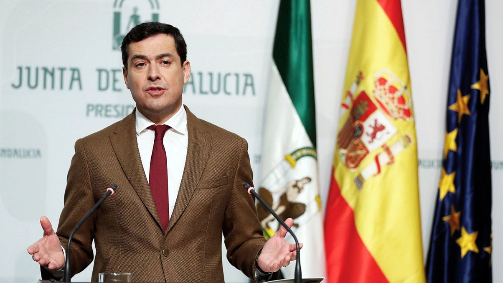 El presidente de la Junta de Andalucía, Juanma Moreno, durante la rueda de prensa en la que ha anunciado la composición de su Gobierno. EFE/José Manuel Vidal