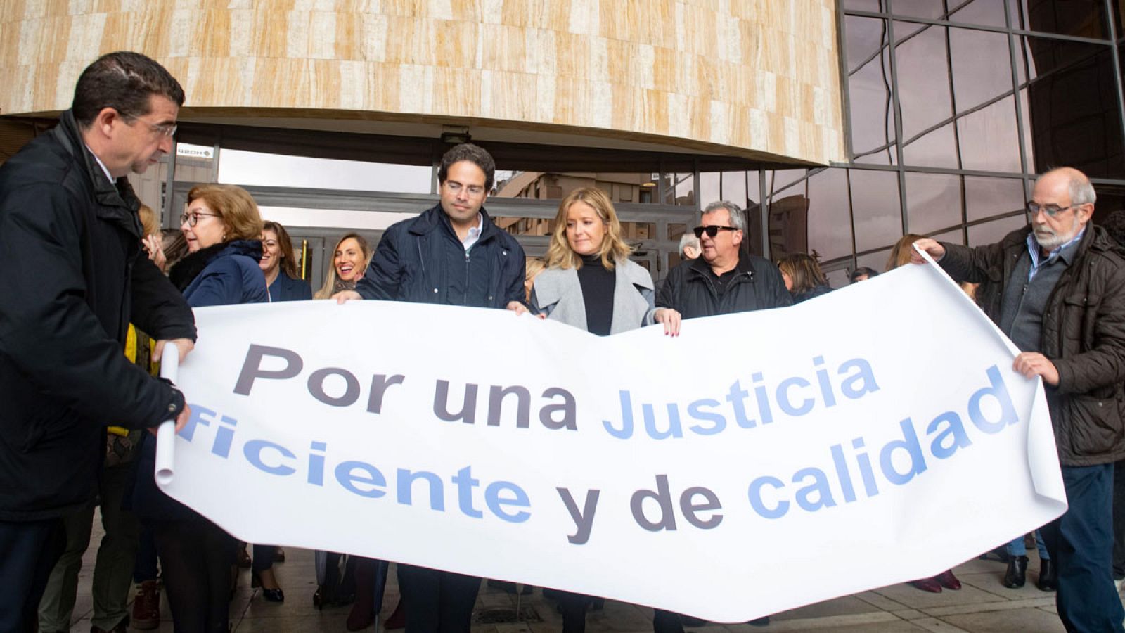 Fotografía de archivo tomada en noviembre de 2018 durante una concentración de jueces y fiscales en Granada.