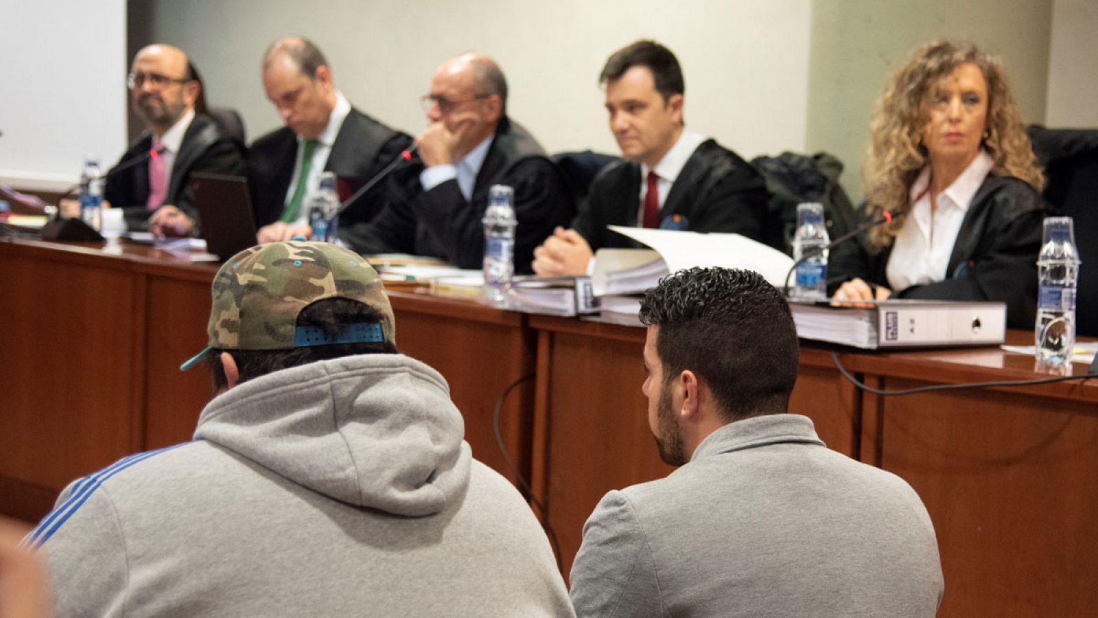 El acusado, Ismael Rodríguez (d) durante el juicio por el doble asesinato de dos agentes rurales en Lleida.