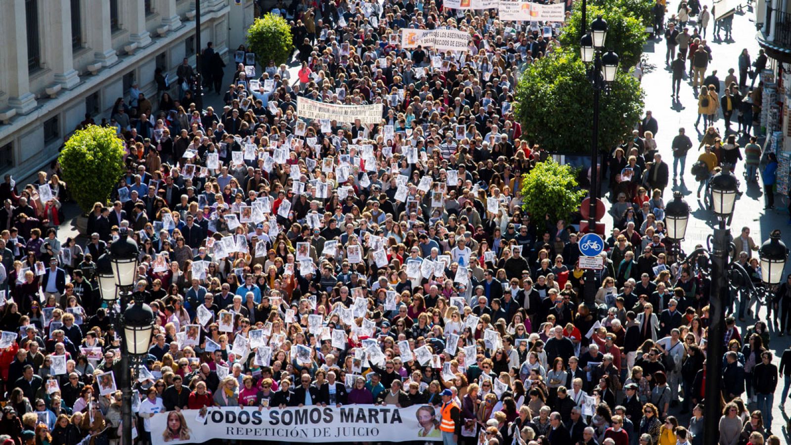 Imagen de la manifestación convocada por la familia de Marta del Castillo para pedir la repetición del juicio por el asesinato de la joven