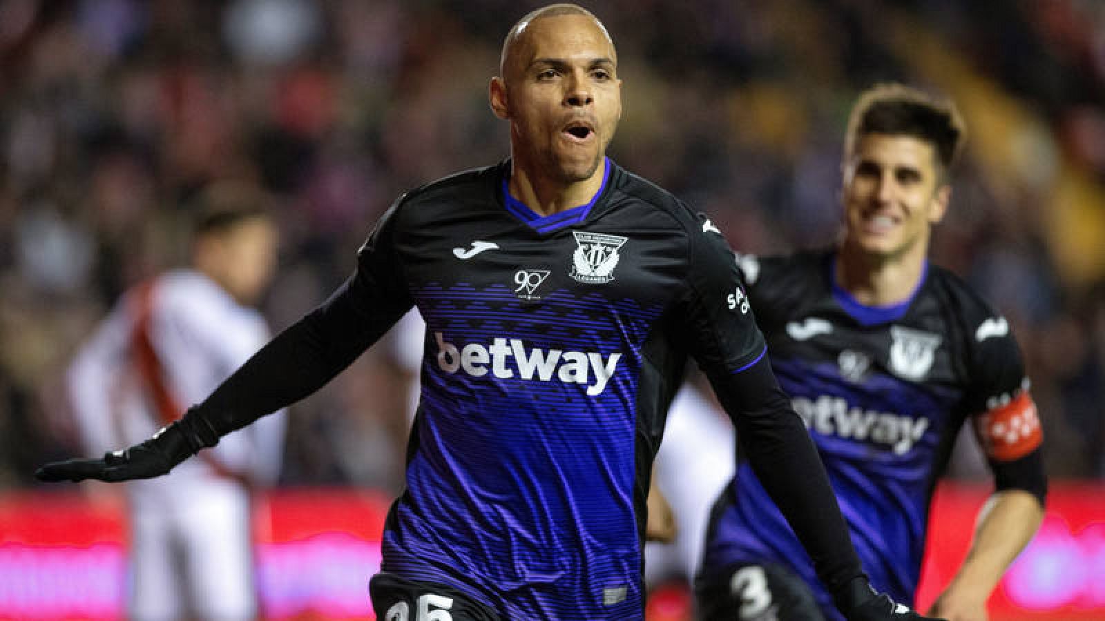 El delantero danés del Leganés, Martin Braithwaite, celebra su gol anotado ante el Rayo Vallecano.