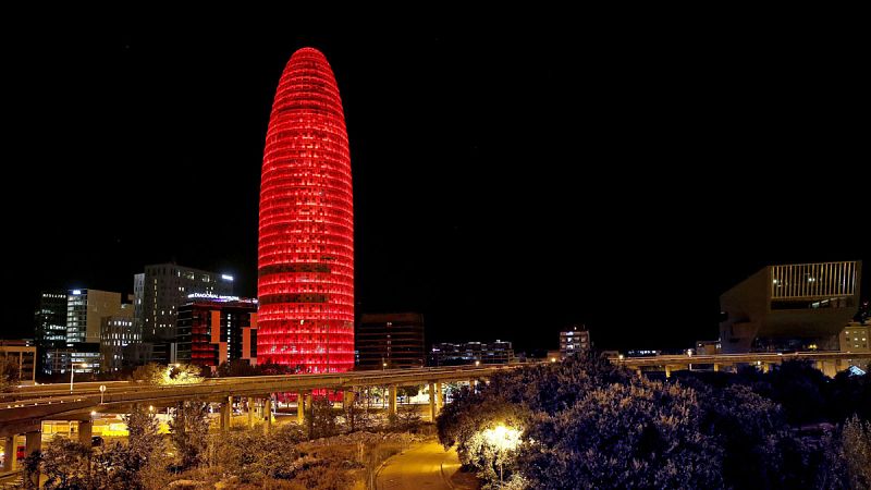 El multimillonario Warren Buffet quiere comprar por 150 millones la torre Agbar