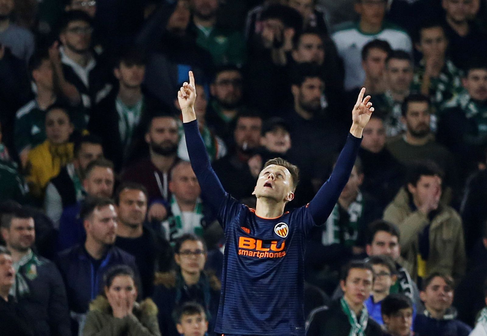 Denis Cheryshev celebra el primer gol del Valencia en el Villamarín.