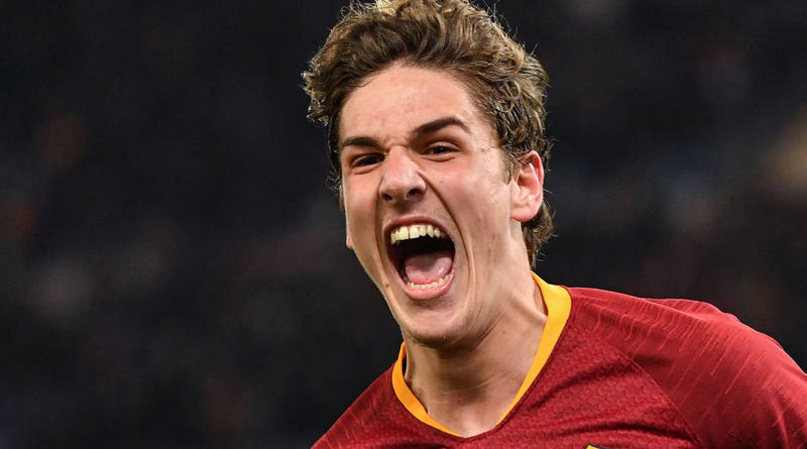 Nicolo Zaniolo celebra su primer gol al Oporto.