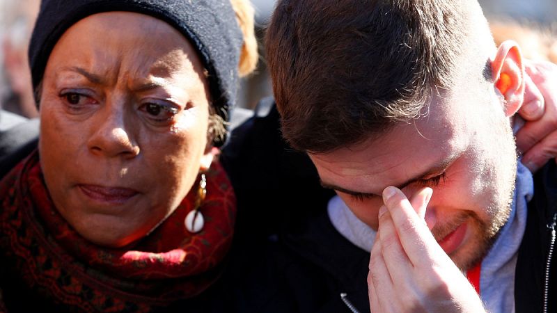 Víctimas de abuso sexual por parte de la Iglesia reaccionan ante el Vaticano el día que el papa ha dado unas conclusiones que consideran "decepcionantes"