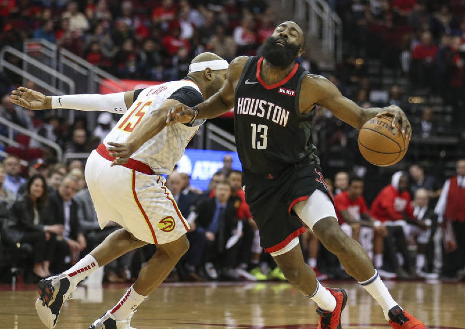 Harden intenta superar a Carter 