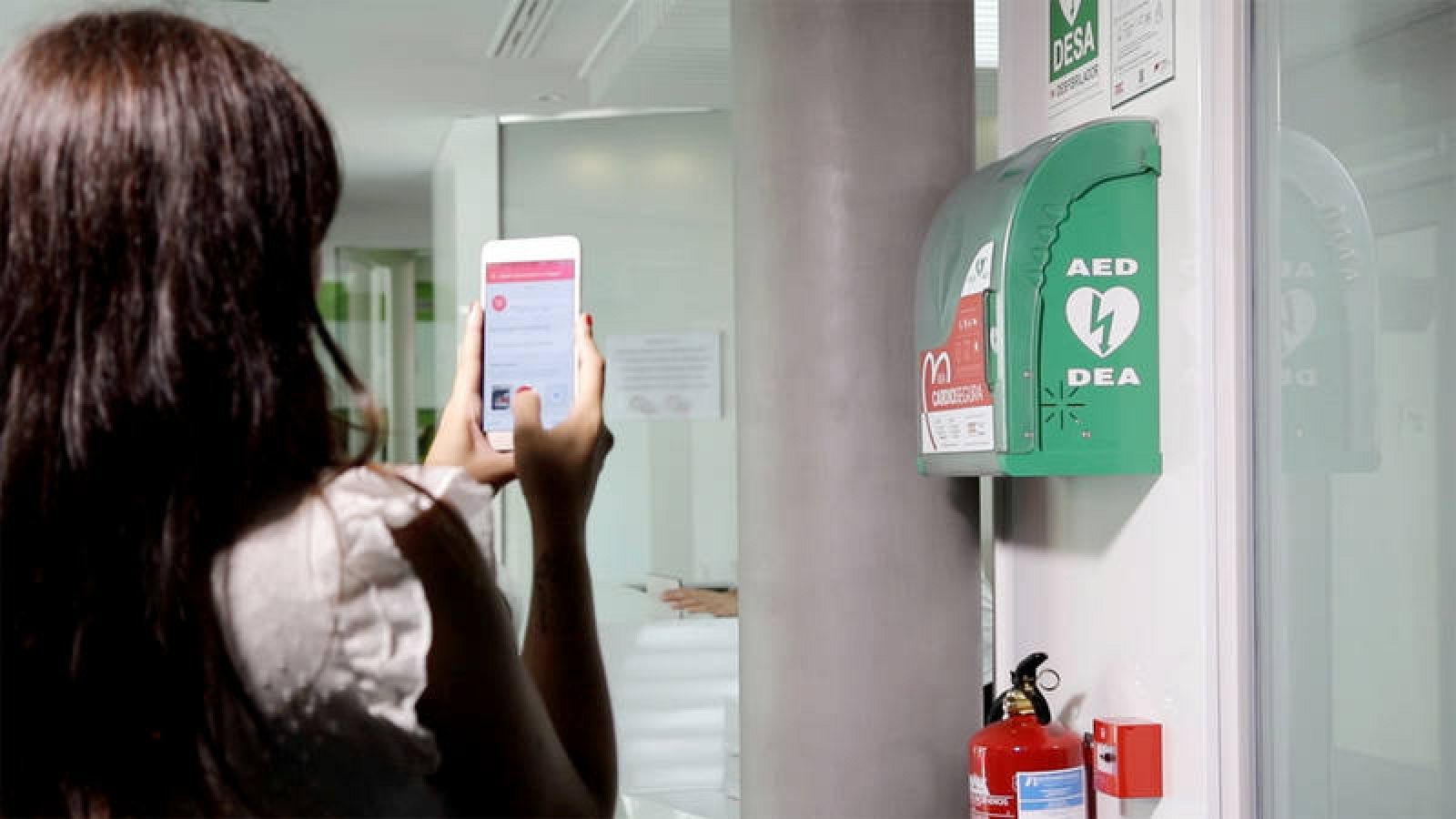  Los usuarios pueden compartir, gracias a la geolocalización, la ubicación de los desfibriladores tanto en espacios públicos como privados.