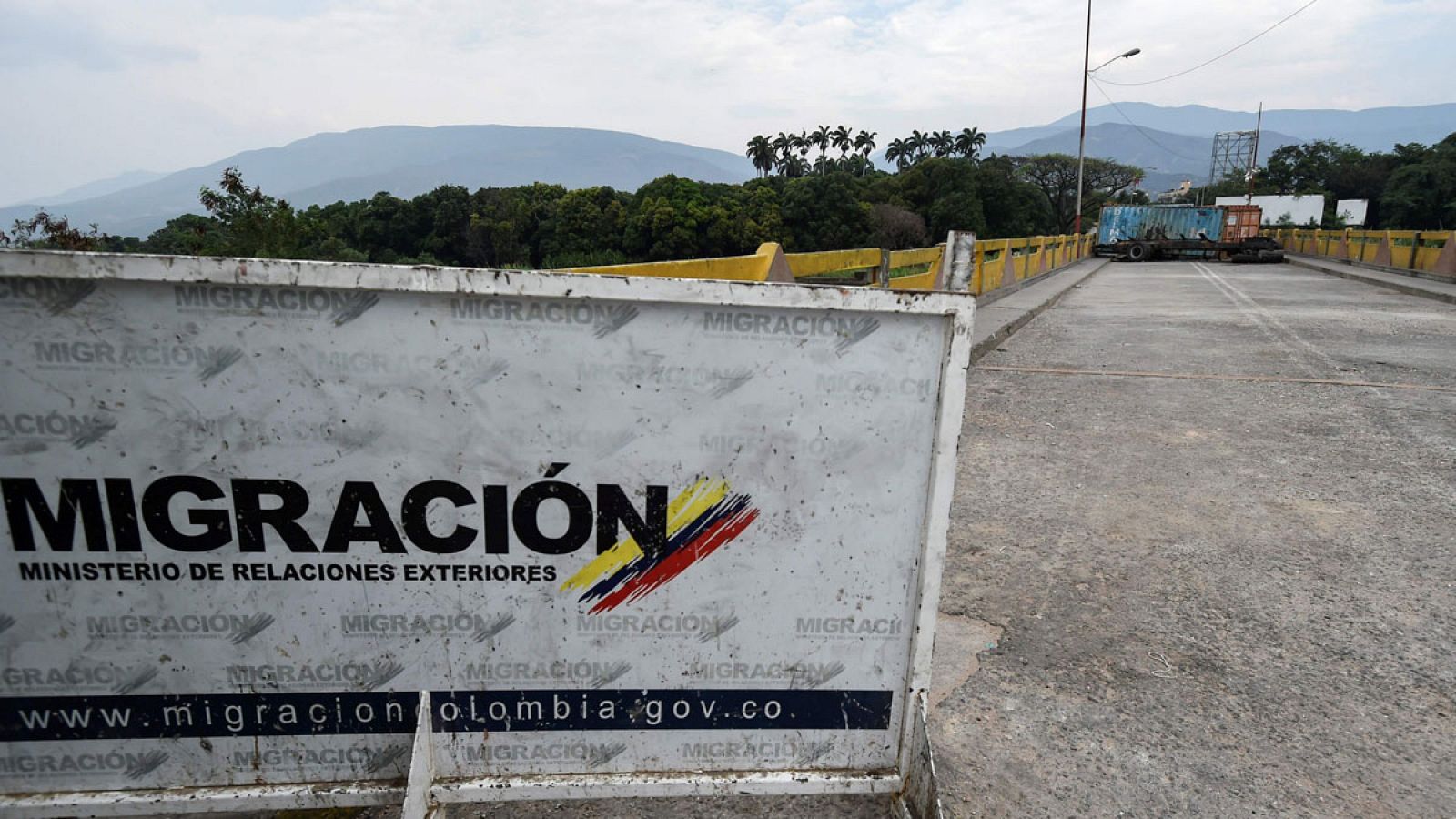 Imagen de 28 de febrero de 2019 del puente internacional Simón Bolívar bloqueado, visto desde Cúcuta, Colombia, en la frontera con Venezuela.