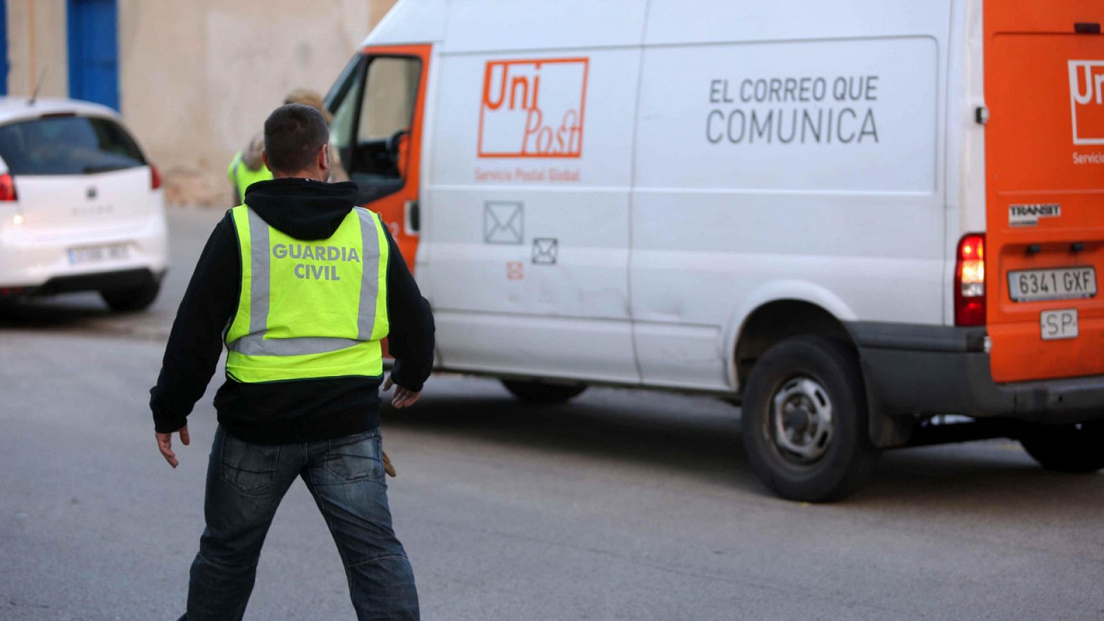 Imagen de archivo del registro de la sede de Unipost en L'Hospitalet de Llobregat en busca de material relacionado con el referéndum del 1 de octubre.