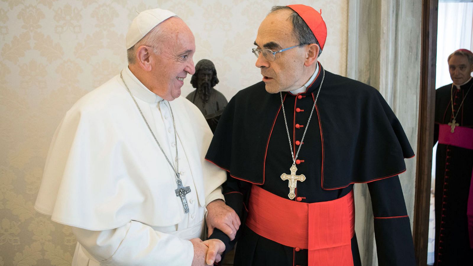 El Papa Francisco junto al cardenal Philippe Barbarin, acusado de encubrir abusos sexuales a menores