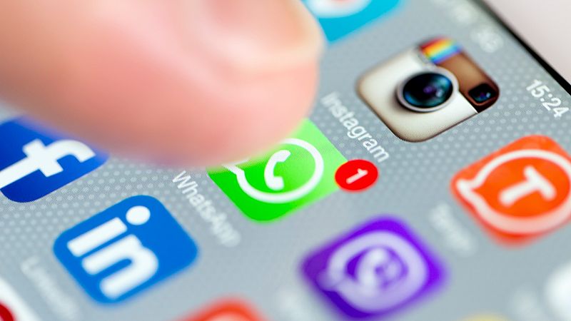 Aplicación de WhatsApp en un smartphone