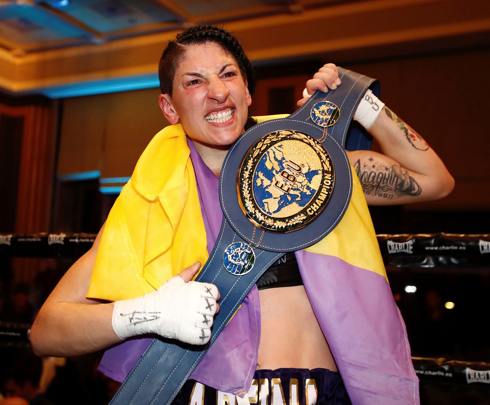 Miriam Gutiérrez, con el cinturón de campeona de Europa