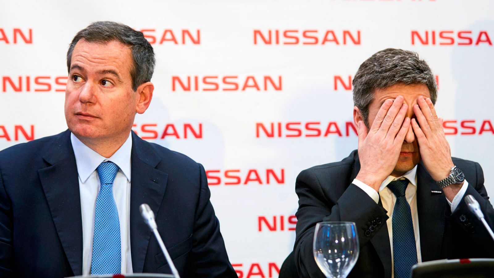 El presidente de Nissan Europa, Gianluca de Ficchy, y el consejero delegado de Nissan Motor Iberica, Genís Alonso, durante la rueda de prensa
