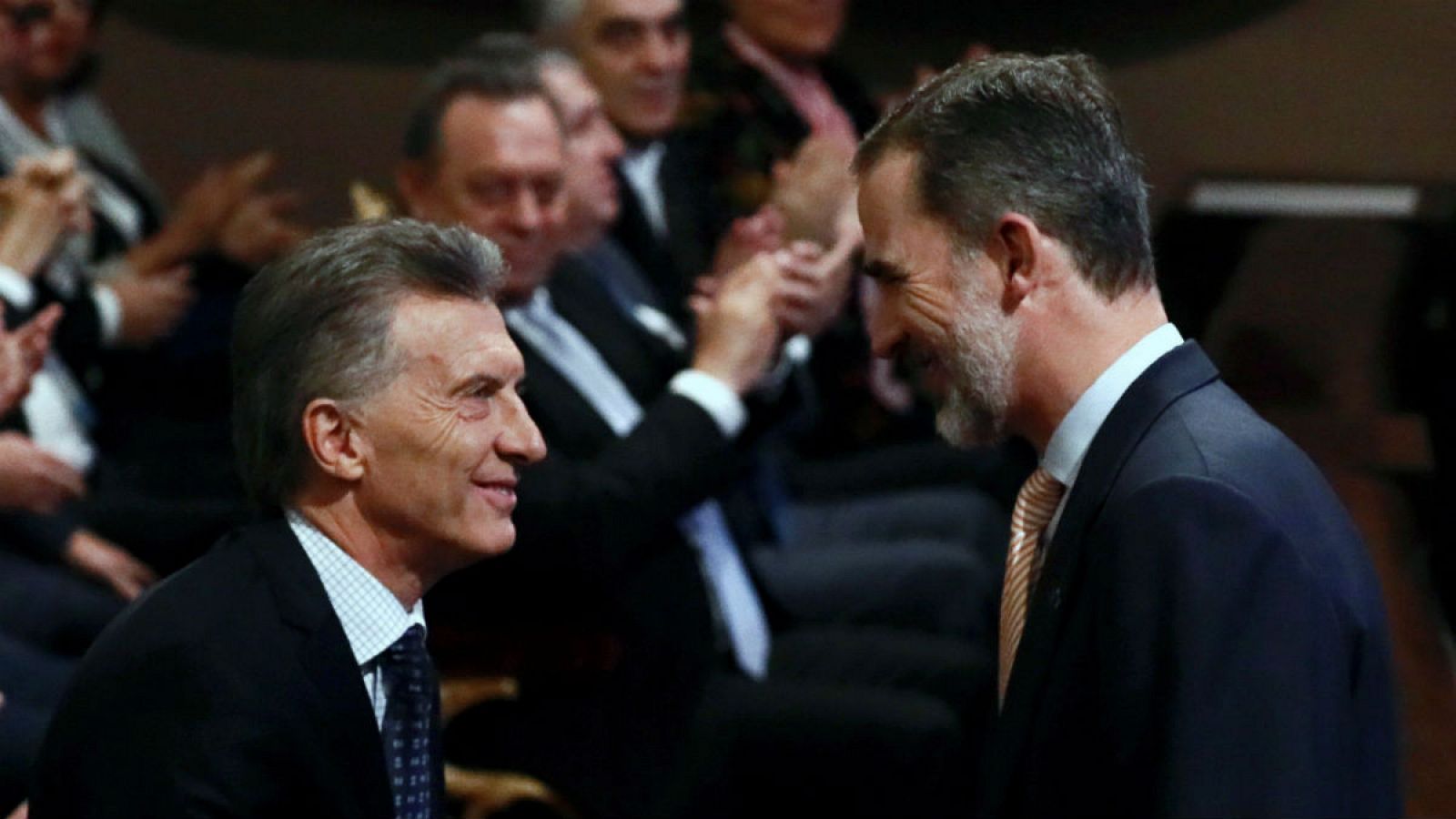 El presidente de Argentina, Mauricio Macri, junto al rey de España, en la inaguración del VIII Congreso Internacional de la Lengua Española