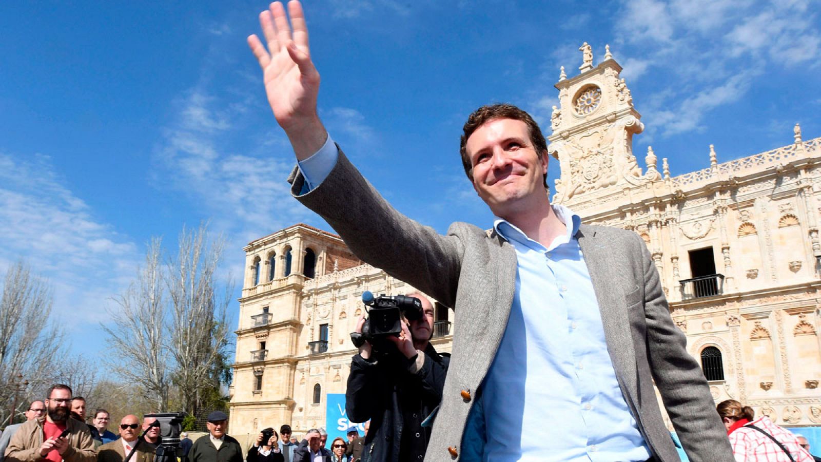 El presidente nacional del PP y candidato a la Presidencia del Gobierno, Pablo Casado, en un acto de su partido en la plaza de San Marcos, en León