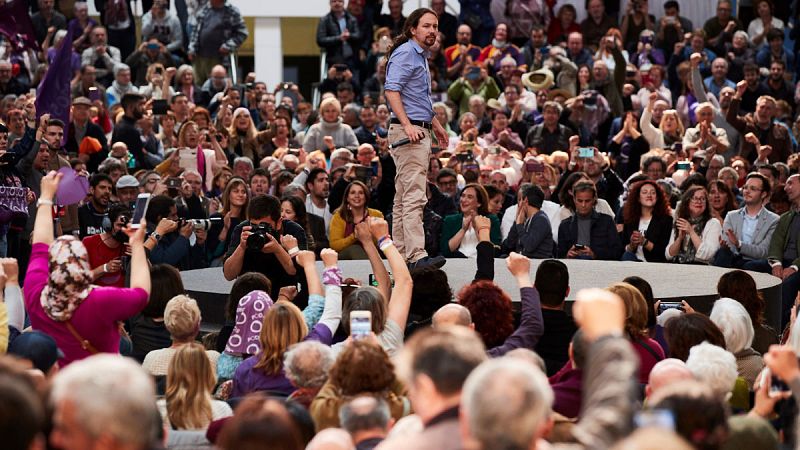 Pablo Iglesias demuncia las 'fake news' en el mitin de L'Hospitalet de Llobregat