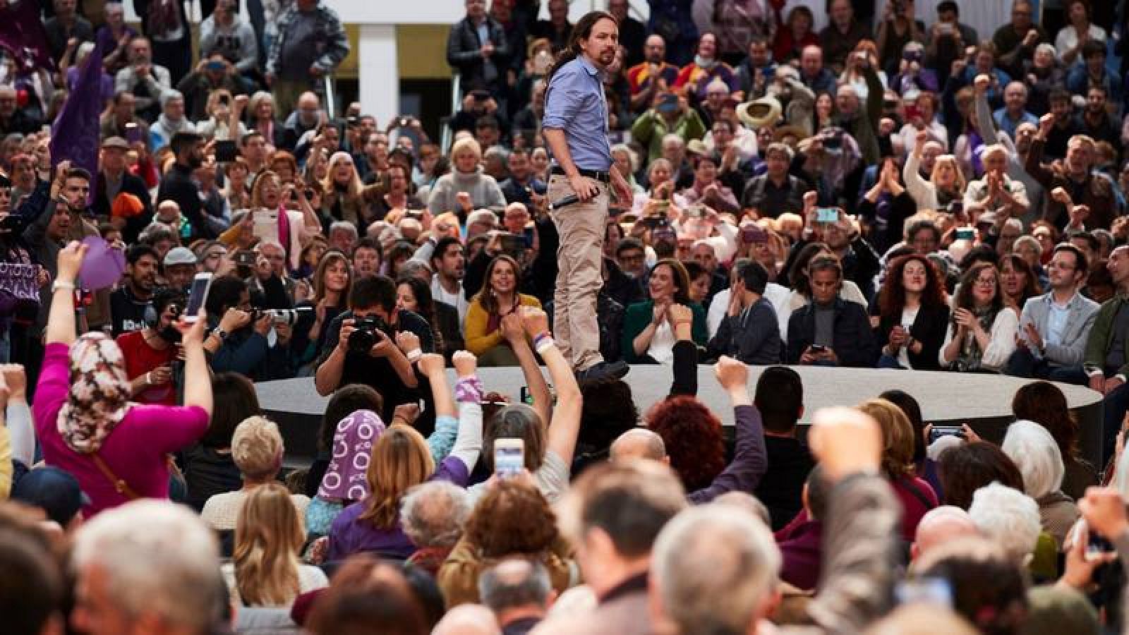 Pablo Iglesias demuncia las 'fake news' en el mitin de L'Hospitalet de Llobregat