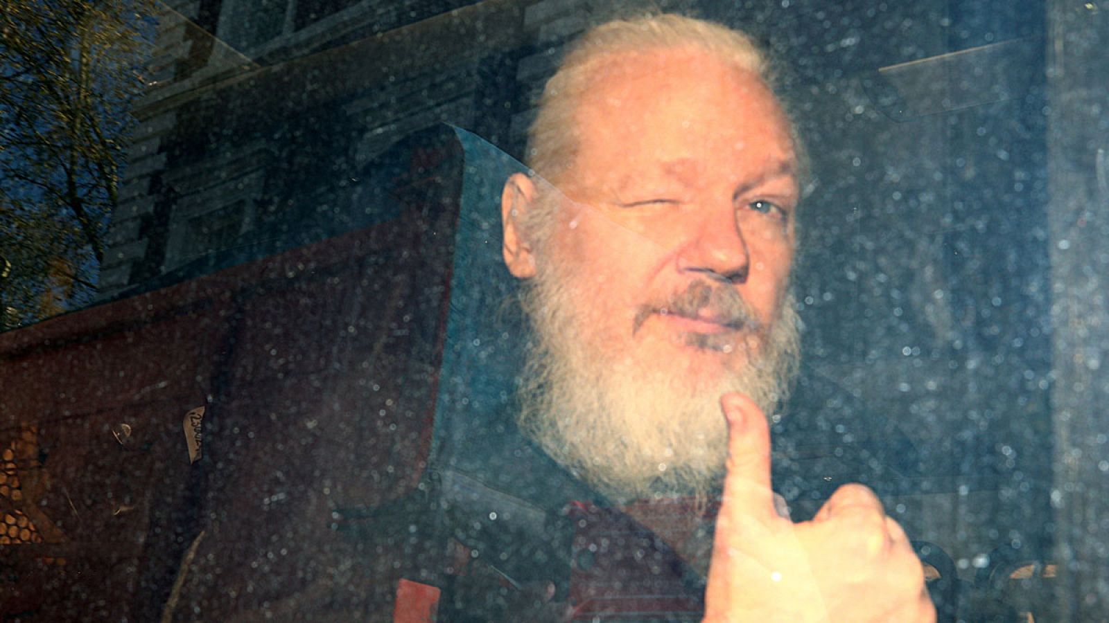 Julian Assange ha sido detenido este jueves por las policía británica.