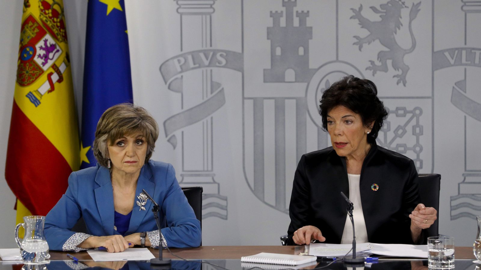 Isabel Celaá, junto a María Luisa Carcedo, tras el Consejo de Ministros