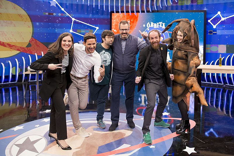 Foto de familia del equipo de Órbita Laika alimentación