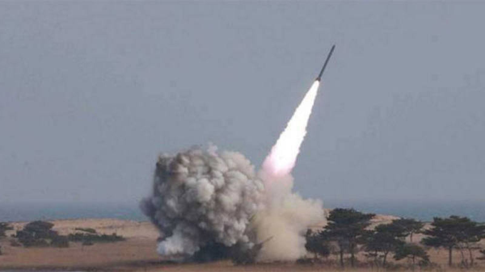 Imagen de archivo de un misil lanzado por Corea del Norte.