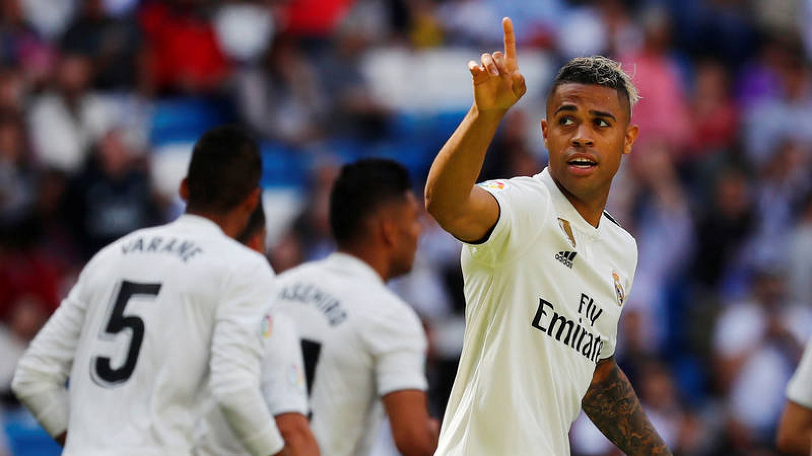 El Madrid vence al Villarreal en un Bernabéu que se acuerda de Iker