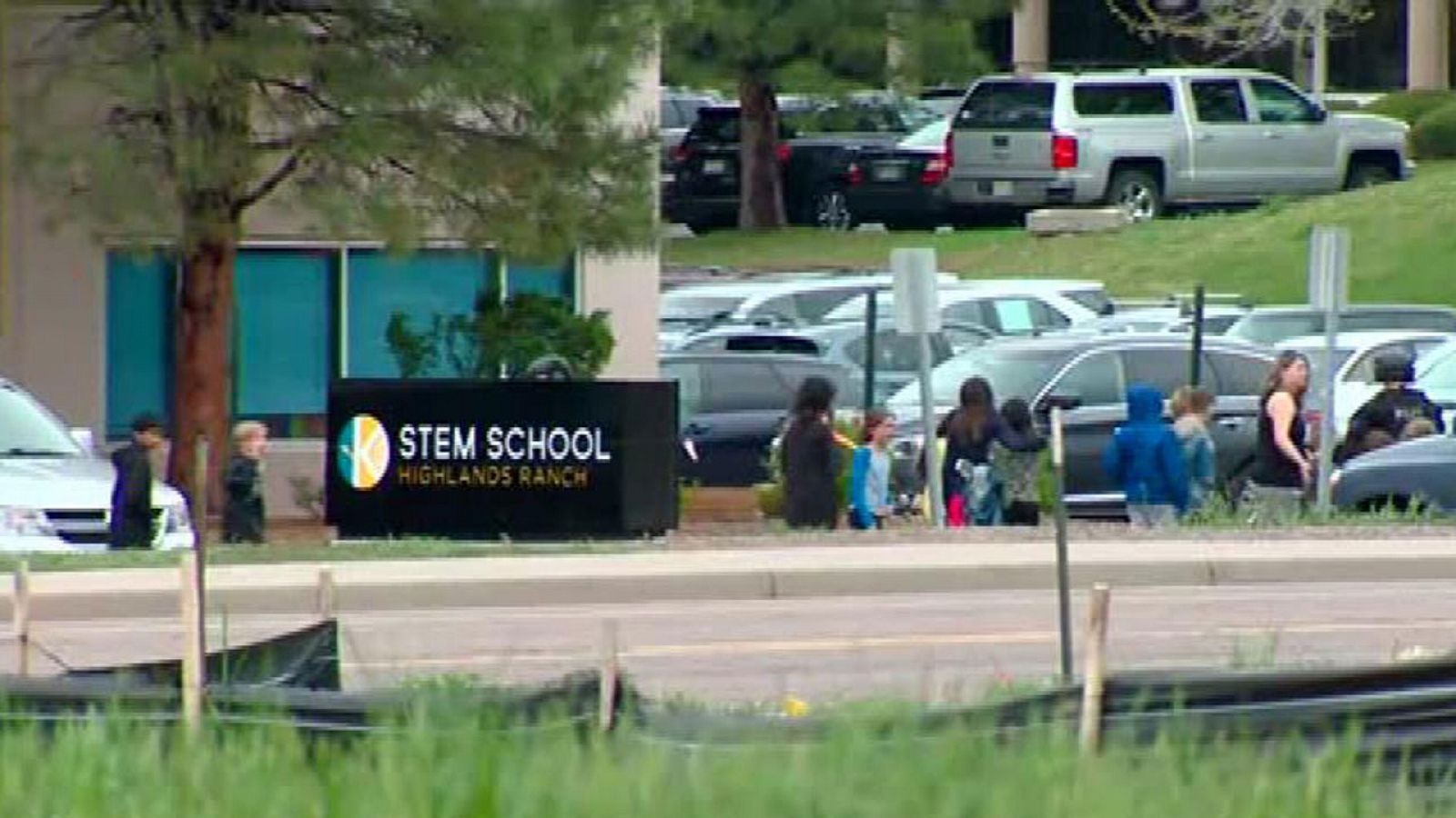 Al menos un muerto y ocho heridos en un tiroteo en un colegio de Denver