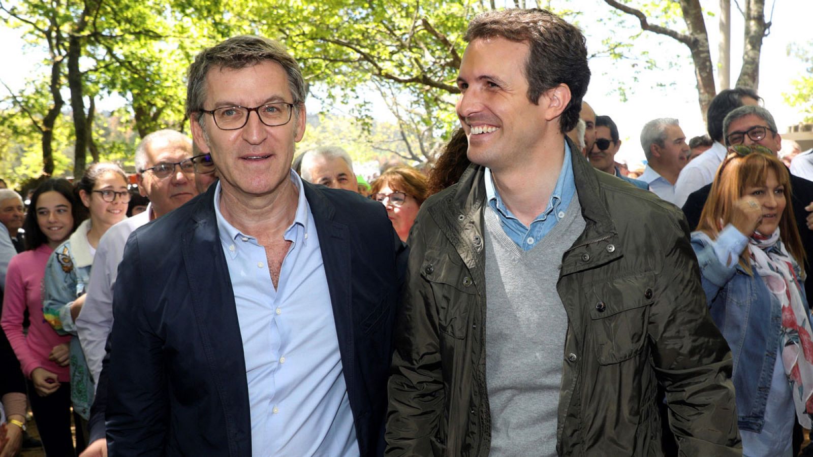 El líder del PP, Pablo Casado y el Presidente de la Xunta, Alberto Núñez Feijóo durante un acto en Coruña