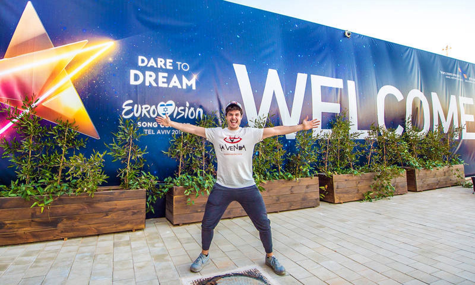 Miki, energía y buen rollo a su llegada a Tel Aviv