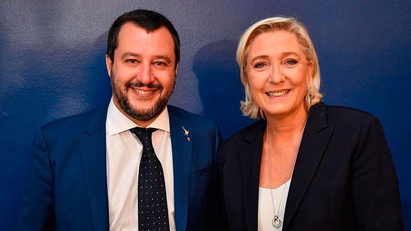 El vicepresidente iraliano y líder de la Liga, Matteo Salvini, con la ultraderechista francesa Marine Le Pen en 2018