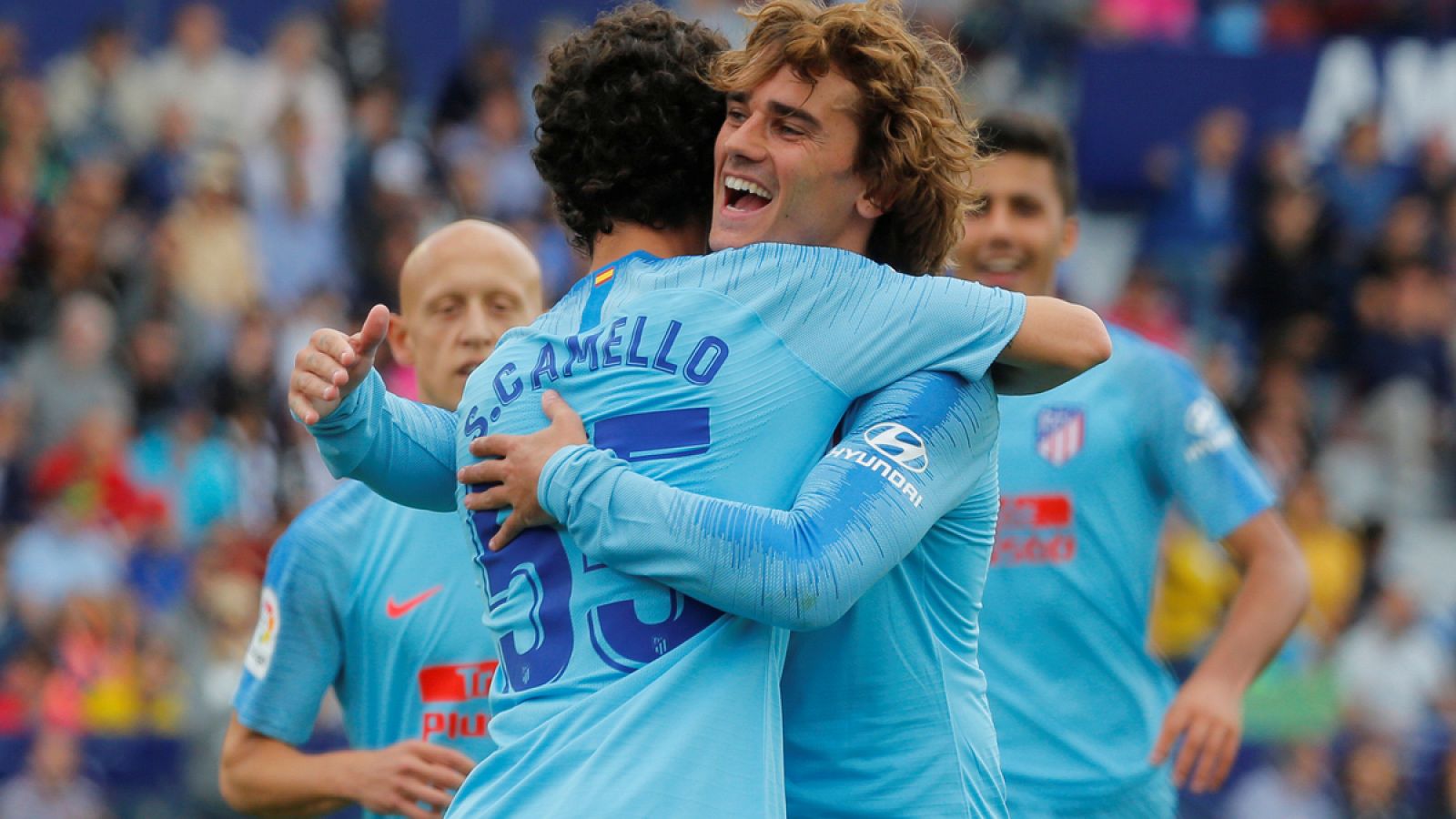 Griezmann y Camello celebran el gol del empate